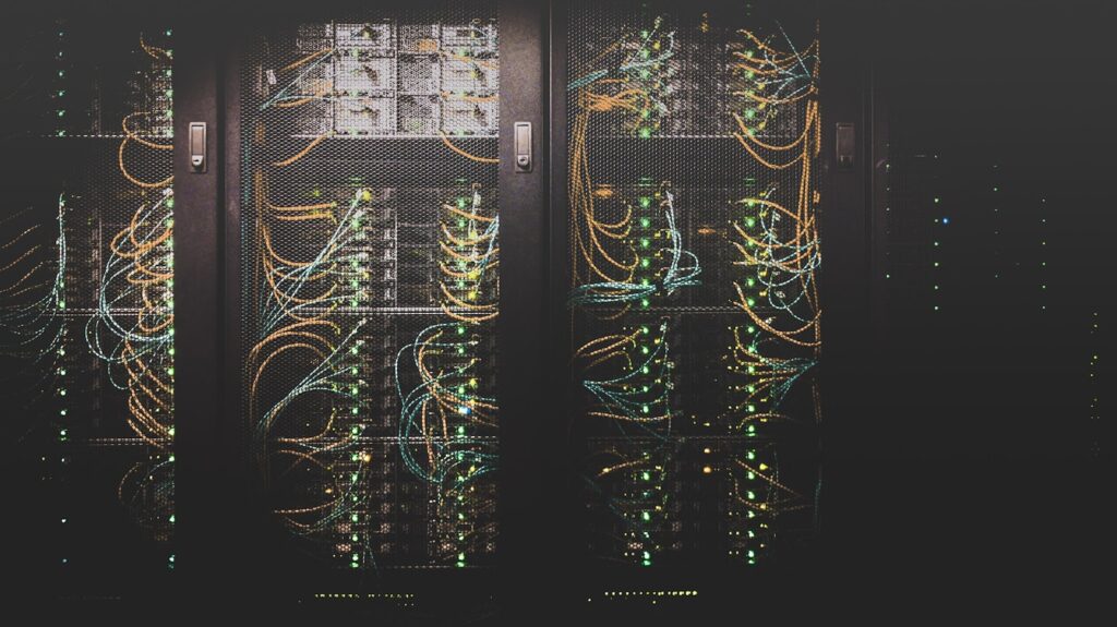 LEANSECURE : Installation et configuration des switches et pare-feu  et des serveurs et baie de stockage et services IT.